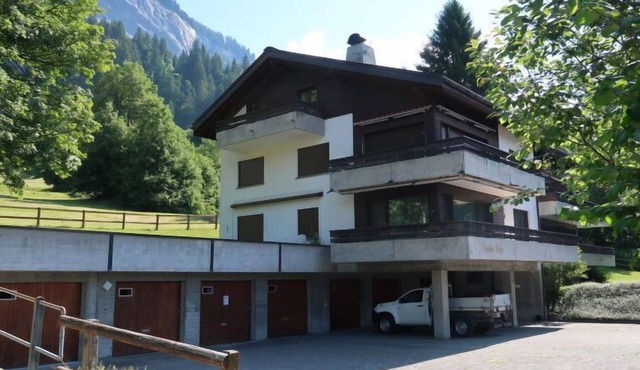 Valetta Sura by Interhome