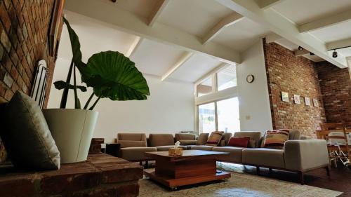 Valewood Mid-Century Haven with Playroom and Spa Tub