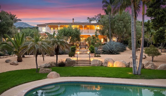 Valhalla - 4 Acre Private Estate, Pool, 1 mi to beach/shops