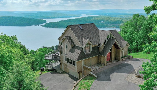 Valhalla | Amazing Lakes Views, Hot Tub, Sauna!