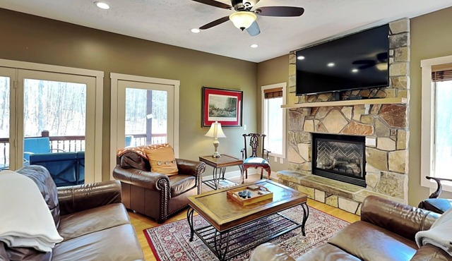 Valhalla on Mystic Creek | Hot Tub, Great Location!