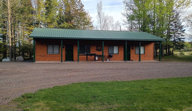 Valhalla Trailblazer Heaven Trail Side 2-bedroom North of Washburn with WiFi, AC