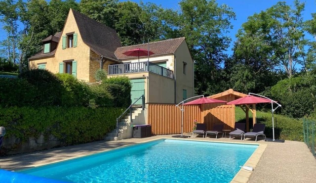 Vallée Vue" house with heated swimming pool