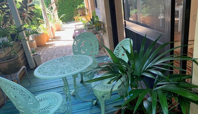 Valla Beach Studio Apartment in Leafy Surroundings, close to beach.