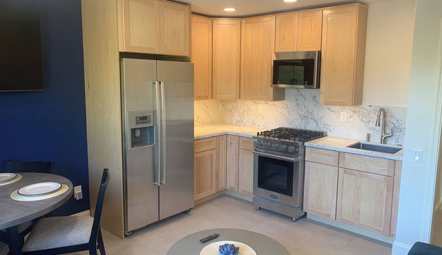 Valle verde get-away in upscale neiborhood!