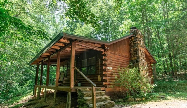 Valley Dream Cabin - A Romantic Couples Cabin w/Jacuzzi