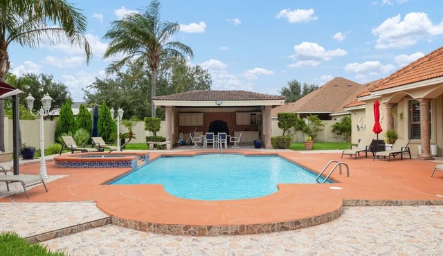 Valley Gateaway! Pool House
