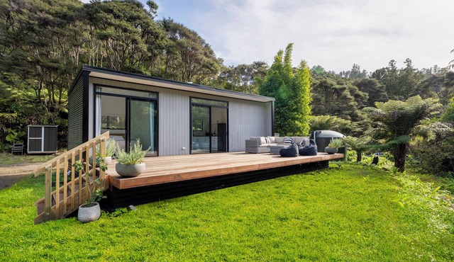 Valley Hideaway - Kūaotunu Holiday Cabin