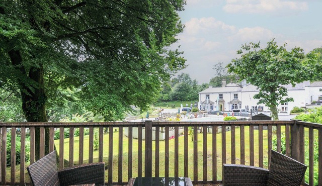 VALLEY LODGE 2, pet friendly, with pool in Callington