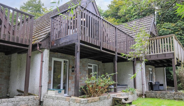 VALLEY LODGE 23, pet friendly, country holiday cottage in Callington