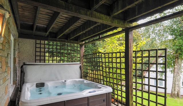 VALLEY LODGE 32, pet friendly, country holiday cottage in Callington