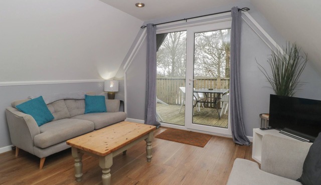 VALLEY LODGE 38, pet friendly, with pool in St Ann's Chapel, Cornwall