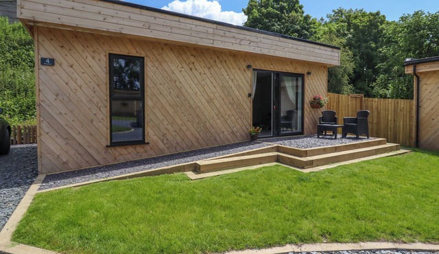 VALLEY LODGE 4 - NORTH WALES ECO LODGES, pet friendly in Ruthin