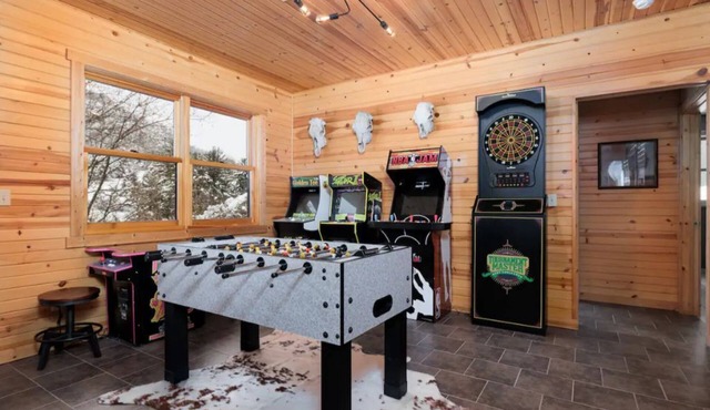 Valley Lodge w/Hot Tub & Arcade.