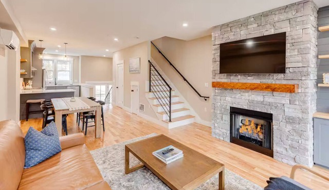 Valley Luxury Retreat - Steps to Town Square