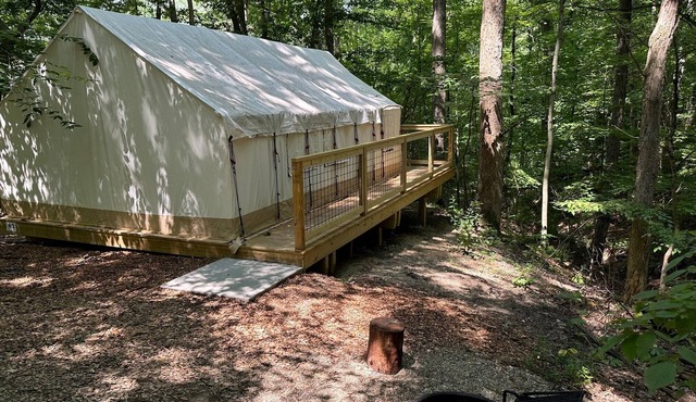 Valley Overlook, in heart of Cuyahoga Valley National Park - Glamping Tent S1