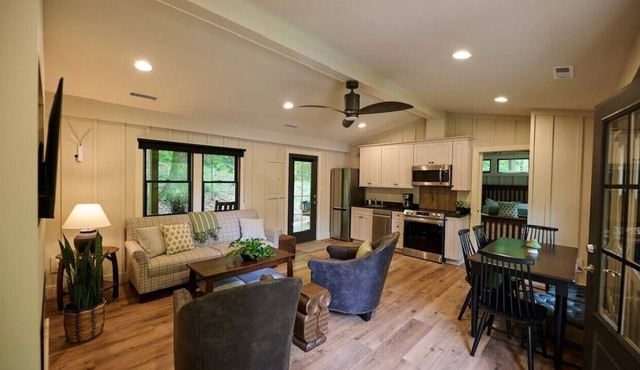 Valley Overlook, Peninsula, Ohio - Luxury Cabin adjoins National Parkn