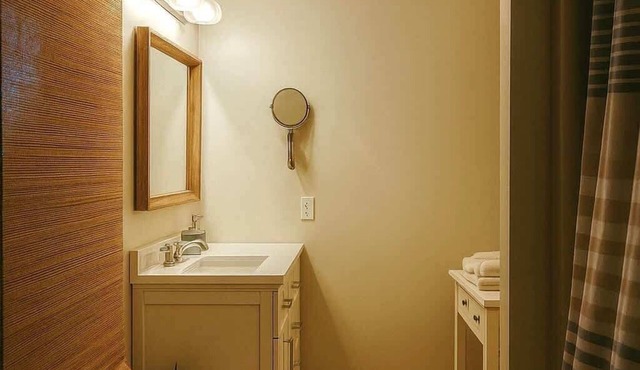 Valley Pearl Suite | 2 BDRM sleeps 6, full kitchen