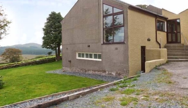 VALLEY VIEW, pet friendly, with open fire in Broughton-In-Furness