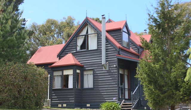 Valley View 1BR Studio cottage (No pets allowed)