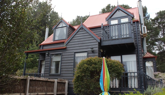 Valley View 2BR cottage (No Pets Allowed)