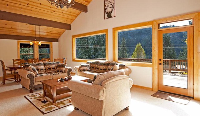 Valley View at Palisades -4 BR w Mountain Views, Pet-Friendly, and Close to Village