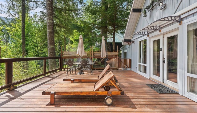 Valley View Cabin: Cozy 2BR Retreat Near Hiking & Skiing, No Pets Allowed