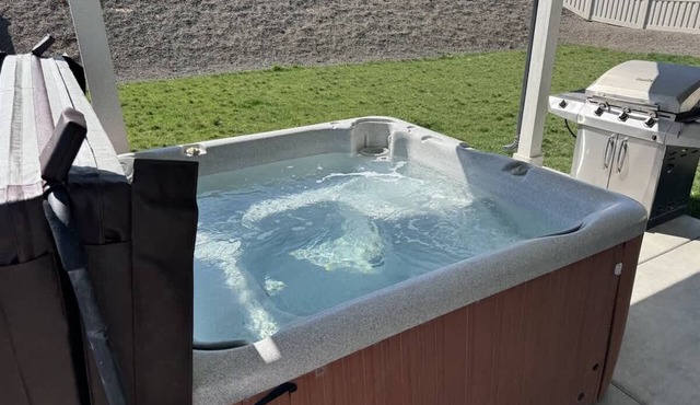 Valley View Caldwell Home | Hot Tub | Sauna