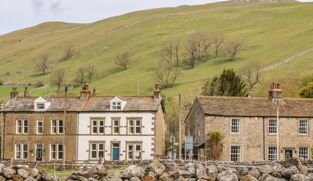 VALLEY VIEW, family friendly, character holiday cottage in Kettlewell