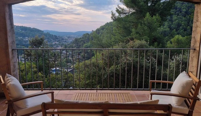 Valley-view ground floor (2-star rating)