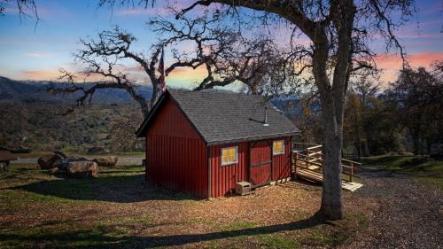 Valley View Hideaway Cabin with Mountain Views