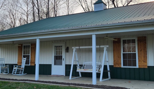VALLEY VIEW LODGE, A MODERN CABIN IN WESTERN KY