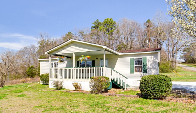 'Valley View Lodge' Rural Home in Bridgeport!