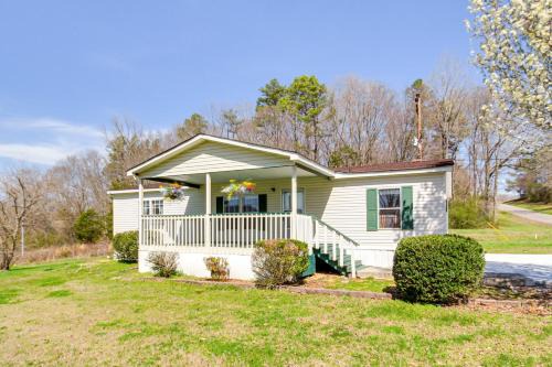 Valley View Lodge Rural Home in Bridgeport!