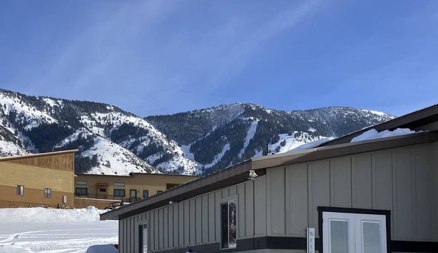 Valley View Mountain Getaway! Four Seasons of Fun!