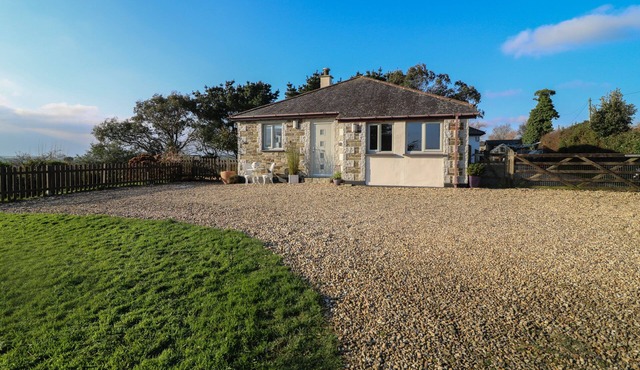VALLEY VIEW, pet friendly, with a garden in Mevagissey