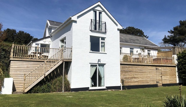 VALLEY VIEW, pet friendly, luxury holiday cottage in Ilfracombe