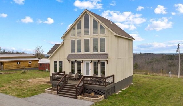 Valley View Retreat- Summer Getaway with a View