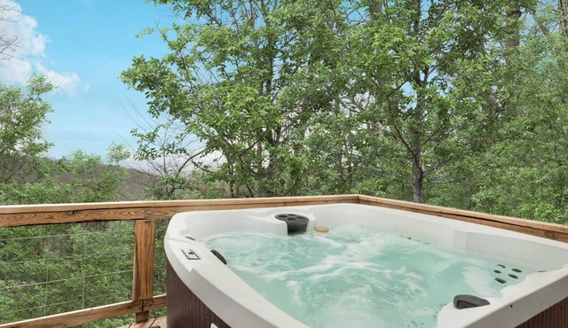 Valley Views, Hot Tub, Deck, Screened Porch & WiFi