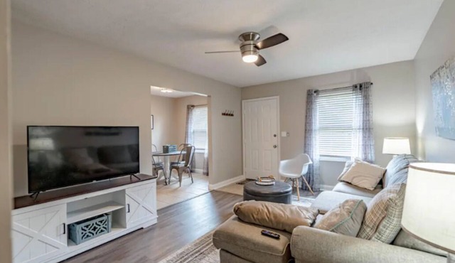 Valor Cottage - Cozy 2BR Near Ft. Knox & Elizabethtown