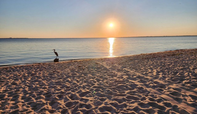 Valparaiso Oasis HotTub, Near Destin Beaches & Outdoor Fun. Great for Families.
