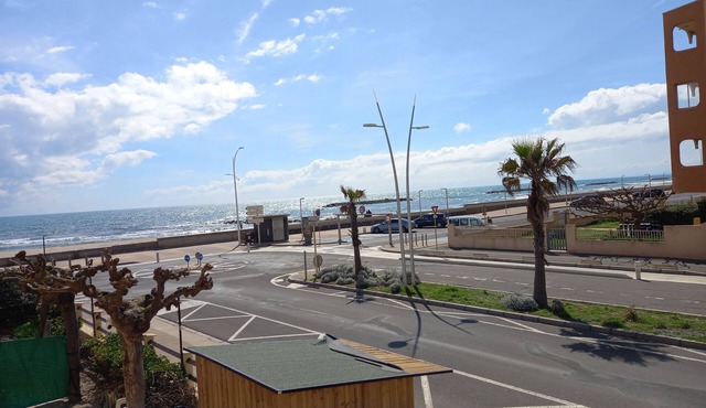 Valras-plage, Appartement T3, Bord de mer Avec Terrasse et Parking