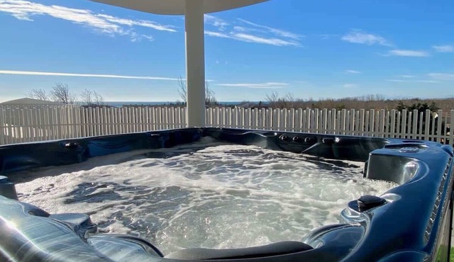 Valras-Plage Luxury: Sea Views, Jacuzzi & Pool!
