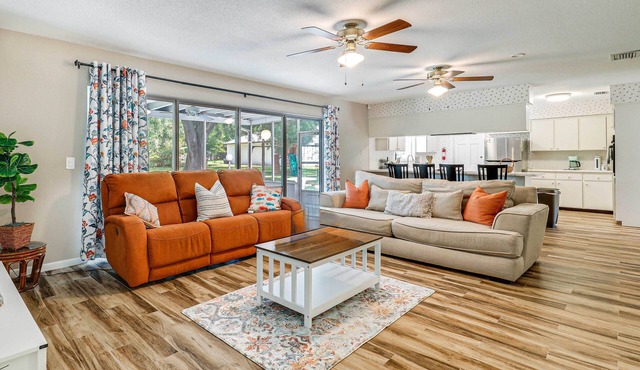 Valrico Vacation Rental ~ 10 Mi to Dinosaur World!