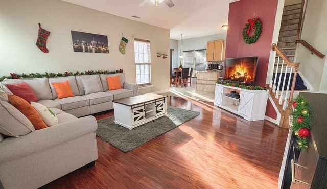 Value Packed! 6 bed home with garage in Charlotte