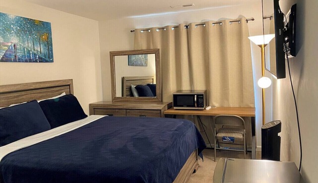 Van Gogh 2-Cozy private room in a single family home