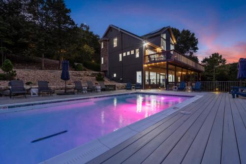 Van Kirk Cove - 6 BDR Stunner