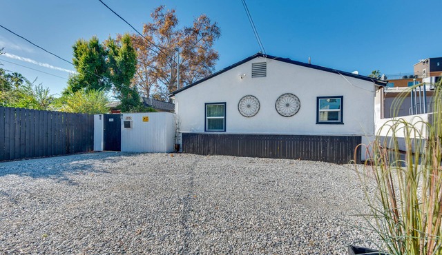 Van Nuys Abode w/Patio, 7 Mi to Universal Studios