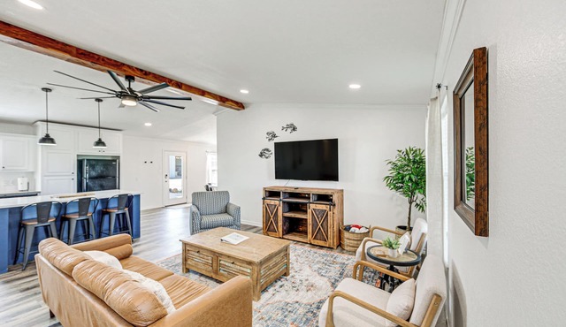 Van Vacation Retreat w/Private 300-Acre Lake!