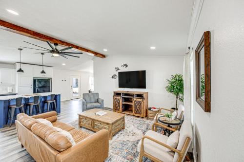 Van Vacation Retreat w/Private 300-Acre Lake!